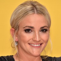 Saat usia 12 tahun, Jamie Lynn Spears sudah memiliki karier yang menjanjikan dalam dunia hiburan. Pada puncak karirrnya saat berusia 16 tahun, adik kandung Britney Spears ini mengumumkan bahwa ia hamil dan memilih meninggalkan Hollywood demi fokus membesarkan putrinya. Enam tahun kemudian ia kembali mengejar karier di dunia musik. Foto: Getty Images