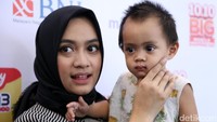 Menurutnya kini anaknya sudah mulai gemas dengan teman sebayanya, bahkan hingga nge-gerauk temannya tersebut.