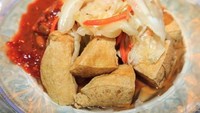 Walau memiliki aroma yang tak sedap, Stinky Tofu banyak digemari masyarakat Taiwan. Rasa tahu ini mirip dengan keju tapi baunya lebih menyengat. Anda bisa menikmatinya bersama dengan saus pedas dan sangat banyak ditemui di Night Market di Taiwan. Foto: Istimewa