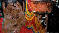 Polisi Angkatan Darat mengambil posisi dalam operasi setelah terjadi bentrokan antara kelompok narkoba di perkampungan kumuh Rocinha di Rio de Janeiro.  (Dok. REUTERS/Bruno Kelly)