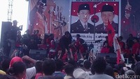 Visi Aris yaitu Membangun era baru Banyumas yang maju dan sejahtera sementara misinya yaitu Menciptakan pertumbuhan ekonomi dan penyediaan lapangan kerja.