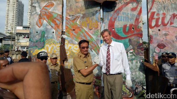 Gubernur DKI Djarot S Hidayat bersama Dubes Jerman untuk Indonesia Michael Freiherr von Ungern-Sternberg
