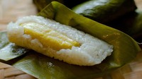 Makanan pencuci mulut yang dibungkus oleh daun pisang menjadi opsi terbaik untuk dijadikan bekal saat berpergian di Thailand. Bagaimana tertarik untuk mencobanya? Foto: Istimewa