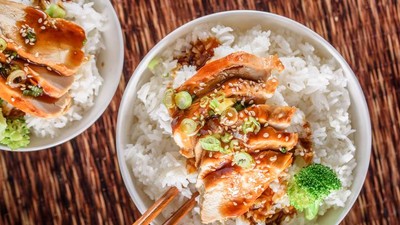 Mantap! Rice Bowl Bertopping Wagyu Rica Hingga Salmon yang Gurih
