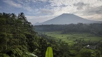 BNPB melaporkan aktivitas vulkanik Gunung Agung semakin meningkat. Ulet Ifansasti/Getty Images.