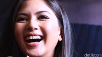 Jessica terlihat cantik saat tersenyum. Pool/ Ismail/detikFoto.