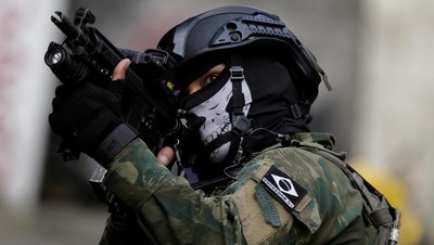 Bertopeng, Begini Aksi Polisi Militer di Brasil Gerebek Bandar Narkoba