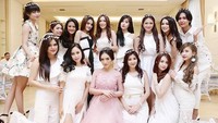 Tria bersama sahabatnya saat merayakan ulang tahunnya. (Dok. Instagram/triamayangsari)