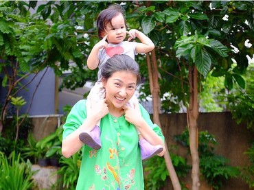 Foto-foto Ini Tunjukkan Ruben-Sarwendah Orang Tua yang 