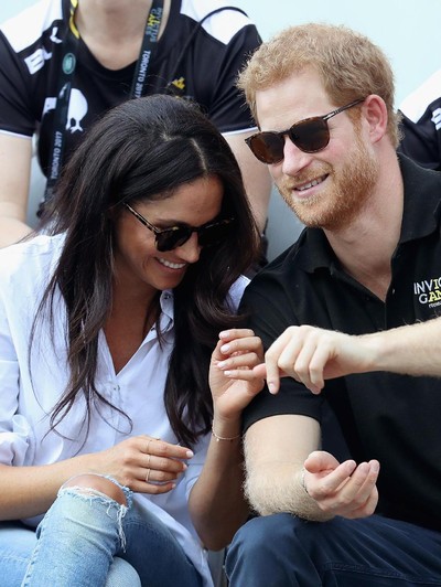 Saat PDKT dengan Meghan Markle, Pangeran Harry Juga Dekat dengan Wanita