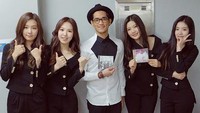 Pose Afgan bersama Red Velvet pada tahun 2014 lalu. Dok. Instagram/afgansyah.reza