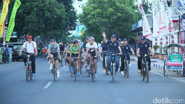 Peserta ITdBI 2017 Diajak City Tour Hingga Lepas Tukik