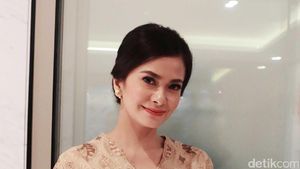 Ayu Tenan! Ersa Mayori Tampil Berkebaya