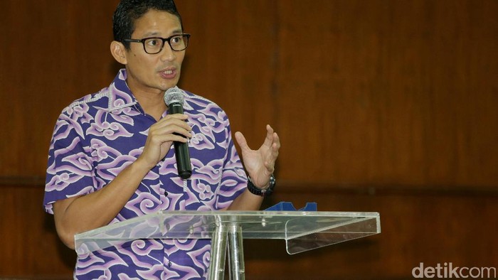 Sandiaga Bakal Naikkan Tarif Pajak Restoran