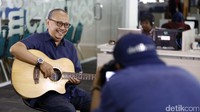 Selain itu, Ebiet G Ade juga bercerita mengenai kehadirannya di Synchronize Fest 2017. Foto: Rachman Haryanto