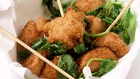 Fried Chicken khas Taiwan ini bisa Anda request rasanya sesuai keinginan, mau rasa yang pedas atau tidak. Langkah terakhir Taiwanese Fried Chicken disajikan dengan daun basil. Foto: Istimewa