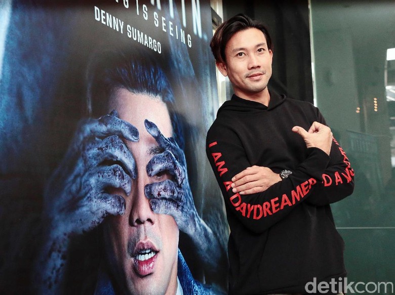 Denny Sumargo Pilih Makan Ketimbang Kecanduan Medsos Denny Sumargo Pilih Makan Ketimbang Kecanduan Medsos