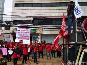Video Eks Karyawan 7-Eleven Demo Tuntut Hak