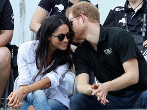 Alasan Pangeran Harry & Meghan Markle Boleh Pamer Kemesraan, William-Kate Tidak