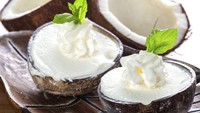 Es Krim Kelapa ini menjadi buruan wisatawan saat berkunjung ke Thailand. Disajikan dalam beberapa topping seperti kacang, jagung manis dan sirup manis. Foto: Istimewa