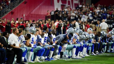 Aksi Berlutut Para Pemain NFL yang Dikecam Trump