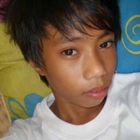 Foto transformasinya ini diunggah oleh akun Facebook Puberty Hits. From a young child to a ladyboy and become a real man,” demikian tulis akun tersebut pada 15 September 2017. Foto ini adalah Arnie saat masih anak-anak. Foto: Dok. Facebook Puberty Hits