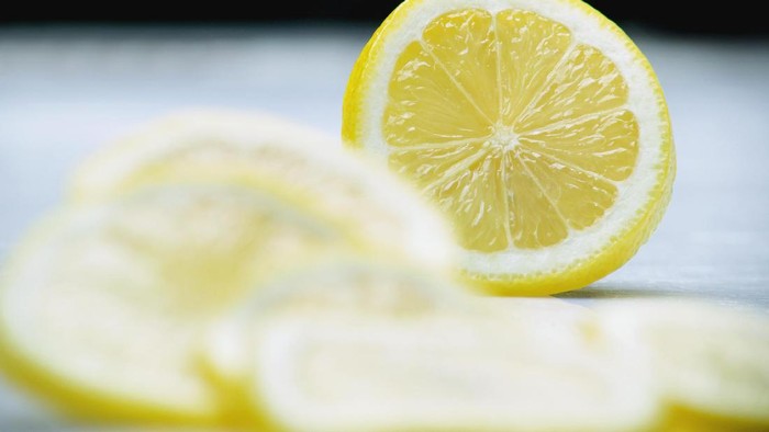 Lemon bermanfaat untuk menyehatkan ibu hamil. Foto: Thinkstock Lemon bermanfaat untuk menyehatkan ibu hamil. Foto: Thinkstock