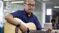 Bersenandung bersama Ebiet G Ade di kantor detikcom. Foto: Rachman Haryanto