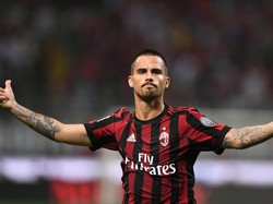 Sementara di tabel assist, Suso menjadi yang teratas setelah 12 pekan. Winger AC Milan itu membukukan delapan assist. (Foto: Alberto Lingria/Reuters)