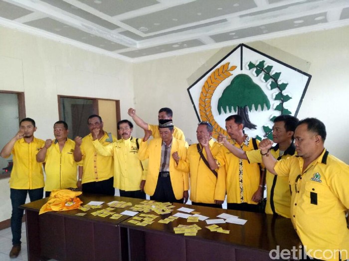 Kecewa SK Bodong, Kader Partai Golkar Cianjur Juga Kembalikan KTA