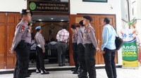 Saut mengaku tujuan mendatangi sidang praperadilan untuk memberikan motivasi kepada tim biro hukum KPK. (Foto: Ari Saputra/detikcom)