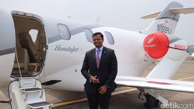 Pesawat Jet Honda Mendarat di Bandara Halim untuk Pertama Kalinya