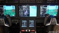 Kokpit dari HondaJet. Foto: Dina Rayanti