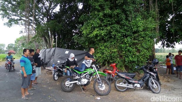 Pengunjung berdatangan di Umbul Buto.