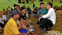 Ia meminta masyarakat mengikuti terus arahan pemerintah daerah dan pemerintah pusat demi keselamatan semuanya. Agus Suparto/Setpres.