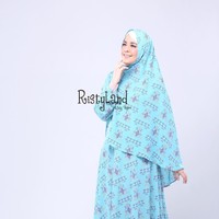 Risty Tagor sudah lama berbisnis busana muslim dan beberapakali tampil di Indonesia Fashion Week. Ia mengeluarkan koleksi hijab syari dengan label Ristyland. Foto: Dok. Instagram