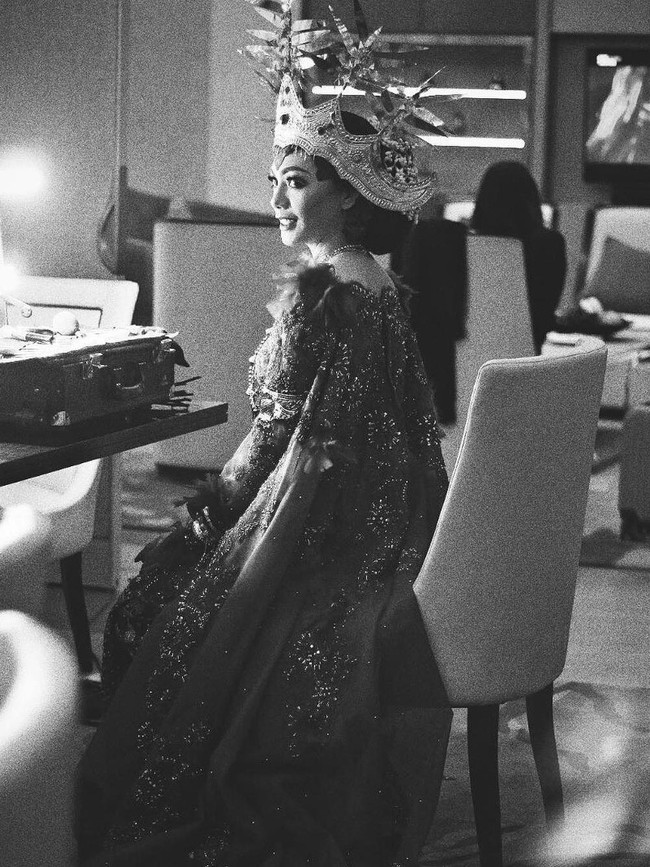 Diungkapkan Didiet di Instagram, kebaya Milka hadir dengan inspirasi siluet berstruktur yang populer dikalangan desainer adibusana Prancis di era 1950-an. (Foto: Instagram)