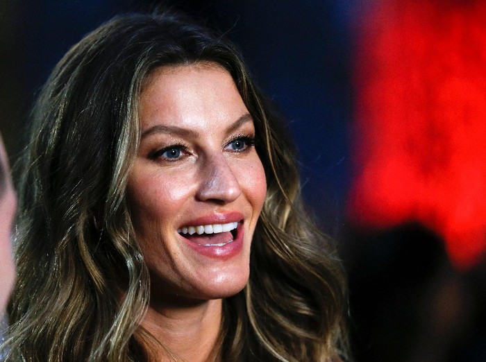 Gisele Bundchen poses at the 