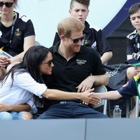 Dikutip dari majalah Hello! nyatanya bukan Meghan saja yang menemani Harry bekerja dengan datang ke Invictus Games. Sang pangeran bahkan mampir ke lokasi syuting Meghan untuk serial Suits yang juga berlangsung di Toronto, Kanada. Foto: Dok. Getty Images