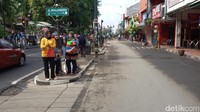 Namun, rencananya hari ini sekaligus menjadi uji coba. Diharapkan liburnya PKL di Jalan Malioboro bisa berlangsung rutin sehari dalam satu bulan pada hari Selasa Wage. /Foto: Edzan Raharjo