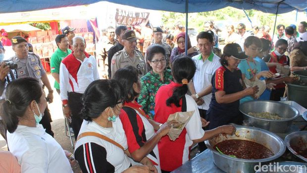 Ke Pos Kesehatan Pengungsi Gunung Agung, Menkes Cek Persediaan Obat