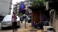 Rencananya penertiban bangunan liar tersebut akan dilakukan secara bertahap.