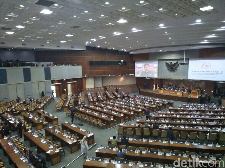 Paripurna Temuan Pansus Angket KPK Diwarnai Aksi Walk Out Paripurna Temuan Pansus Angket KPK Diwarnai Aksi Walk Out