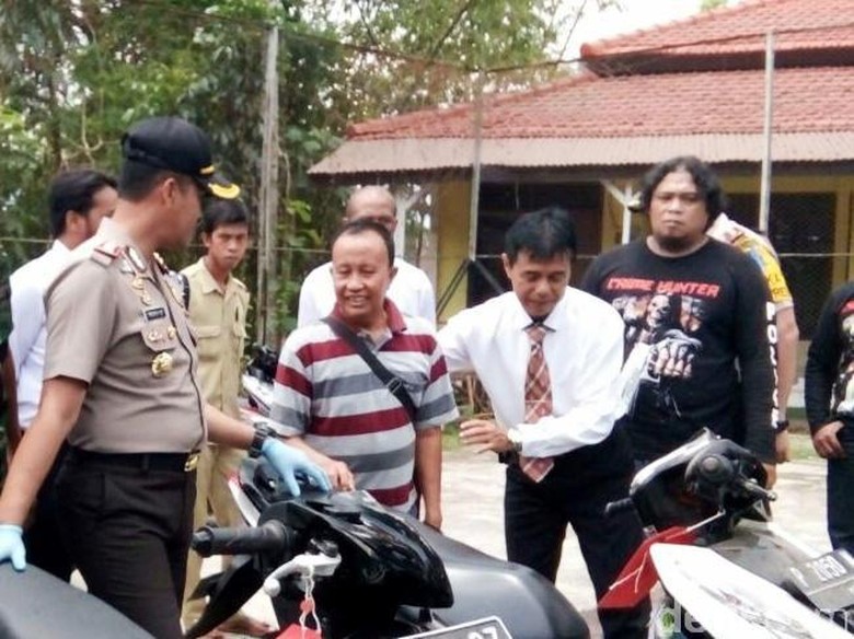 Gembiranya Petani ini Saat Motor yang Hilang 1 Tahun Lalu Ditemukan Gembiranya Petani ini Saat Motor yang Hilang 1 Tahun Lalu Ditemukan