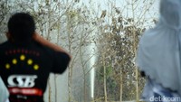 Lokasi semburan air yang keluar dari bekas sumur tambang yang berada di Dukuh Nglencong Desa Botoreco Kecamatan Kunduran, Blora, kini banyak dikunjungi warga. Keramaian orang, tak ubahnya lokasi wisata dadakan.