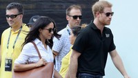 Bahkan Pangeran Harry tertangkap kamera sedang menggandeng tangan Meghan Markle. Chris Jackson/Getty Images for the Invictus Games Foundation