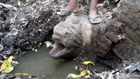Warga sekitar sebenarnya telah mengetahui keberadaan patung tersebut sejak lama. Namun mereka menganggap wajar karena sudah kerap melihatnya sejak kecil