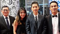 Joe Taslim dan sang istri berkesempatan bertemu dengan Song Jong Ki di sebuah acara di Korea Selatan. Dok. Instagram/joe_taslim