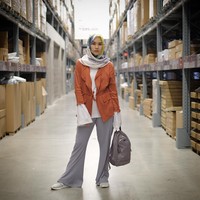 Zaskia Adya Mecca juga ikut jualan jilbab dengan brand Meccanism. Ia lebih mengeluarkan koleksi-koleksi busana kasual dengan harga terjangkau. Foto: Dok. Instagram