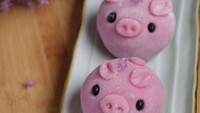 Siapa yang tidak tertarik melihat mooncake yang satu ini? Mooncake ini jenis snow skin ini dibentuk menyerupai babi yang sangat lucu. Foto: Istimewa